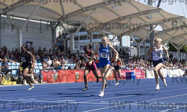 m Snr-Girls-200-Final,-English-Schools -Track-&-Field-Champs-20223667- -4137